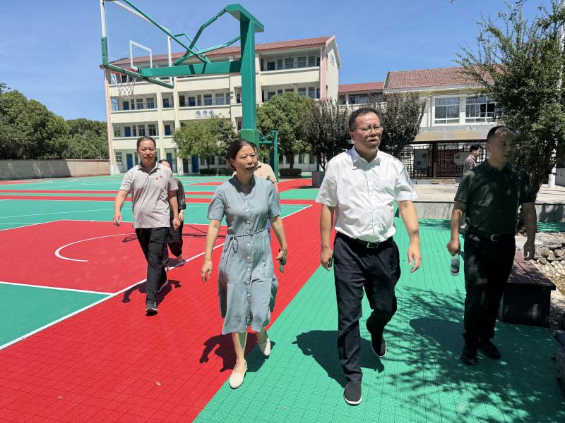 20250828徐镇长走访兴桥校区 (3).jpeg