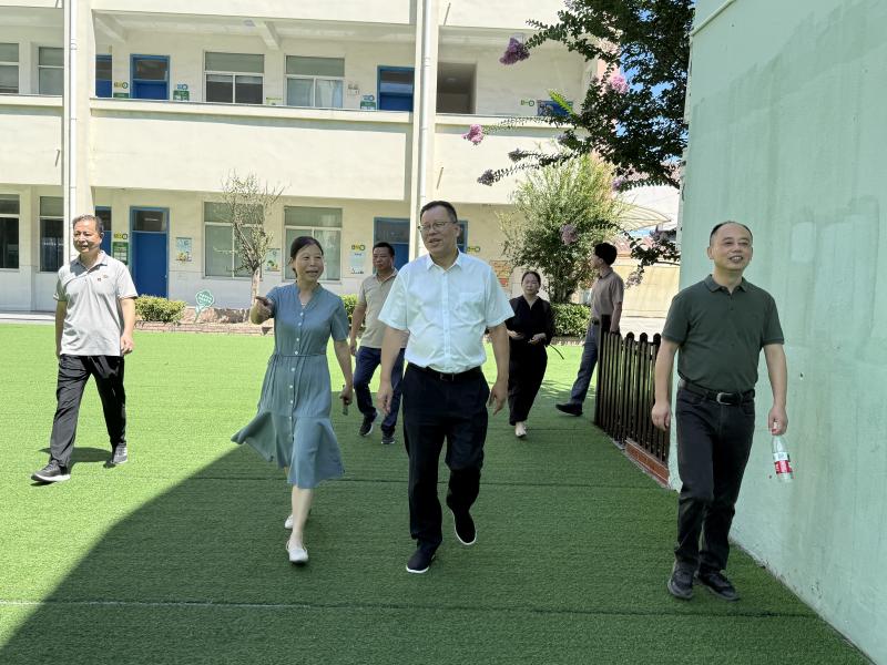 20250828徐镇长走访兴桥校区 (2).jpeg