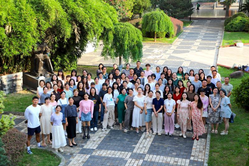 202509目澜校区教师集体照.JPG